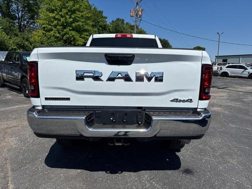 Bright White Clearcoat 2025 RAM 2500 Big Horn Crew Cab 4x4 6'4' Box