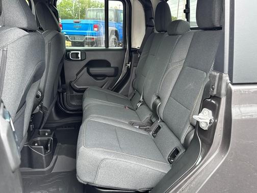 2025 Jeep Gladiator Sport S