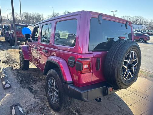 2024 Jeep Wrangler 4-Door Sahara 4x4