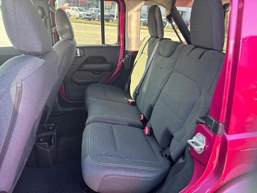 2024 Jeep Wrangler 4-Door Sahara 4x4