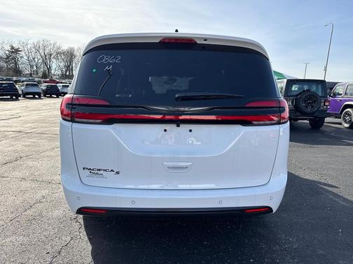 2026 Chrysler Pacifica L