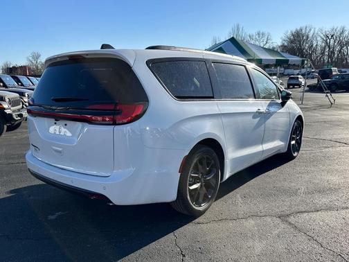 2026 Chrysler Pacifica L