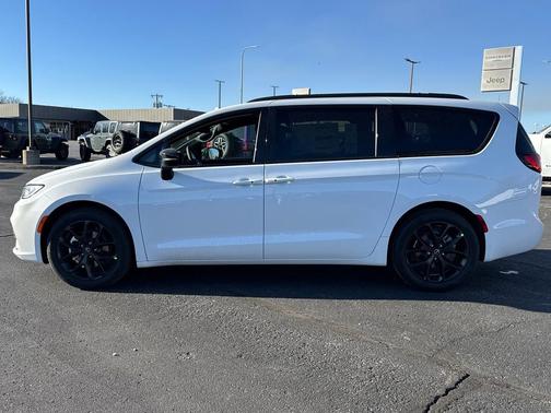 2026 Chrysler Pacifica L