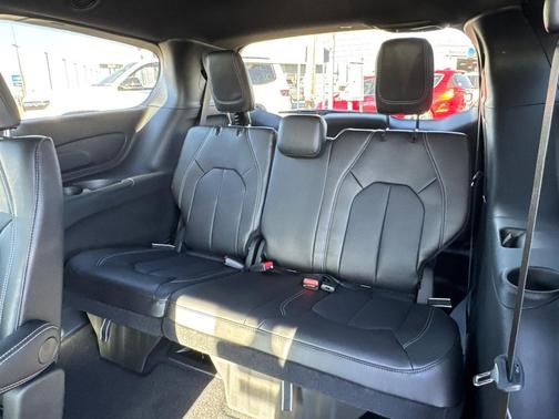 2026 Chrysler Pacifica L