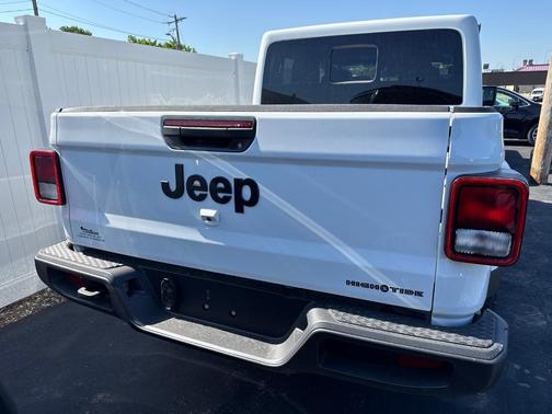2025 Jeep Gladiator Sport