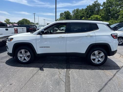 Bright White Clearcoat 2022 Jeep Compass Latitude