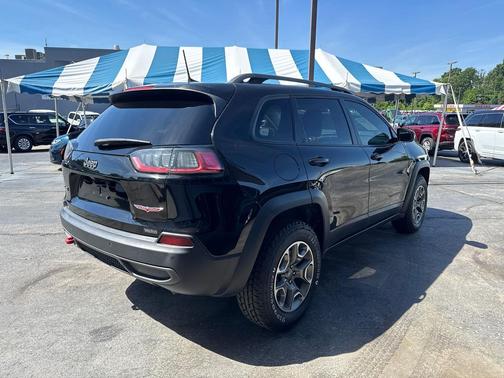 Diamond Black Crystal Pearlcoat 2020 Jeep Cherokee Trailhawk