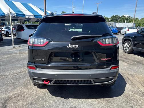 Diamond Black Crystal Pearlcoat 2020 Jeep Cherokee Trailhawk
