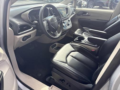 2023 Chrysler Pacifica Touring-L