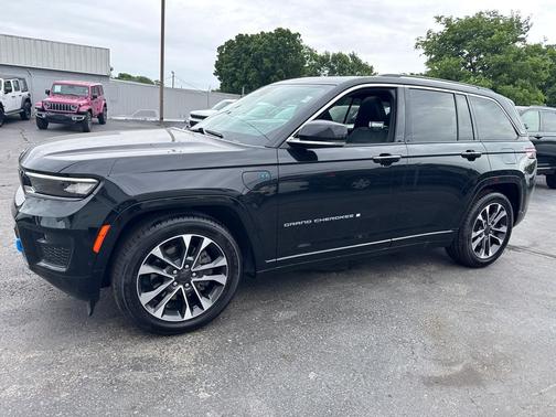 Diamond Black Crystal Pearlcoat 2022 Jeep Grand Cherokee 4xe Overland