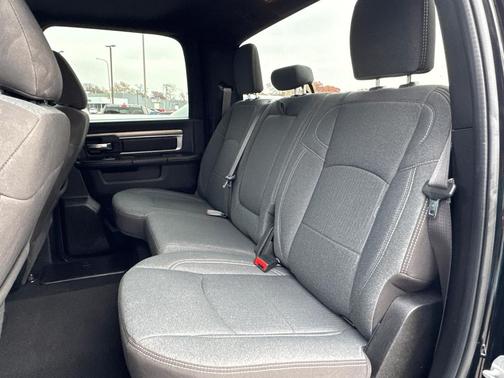 2024 RAM 1500 Classic Warlock Crew Cab 4x4 5'7' Box