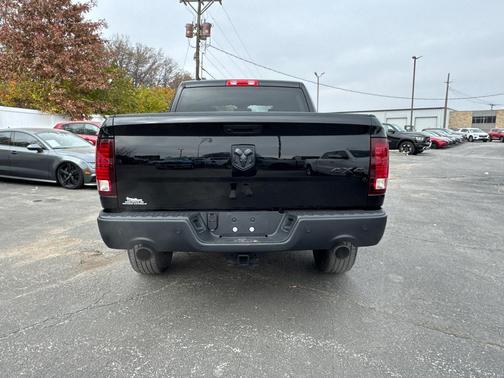 2024 RAM 1500 Classic Warlock Crew Cab 4x4 5'7' Box