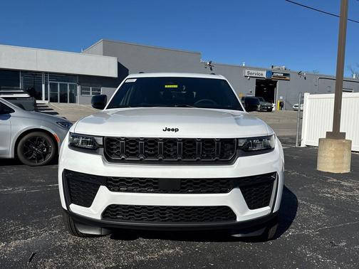 White 2027 Jeep Grand Cherokee L Laredo