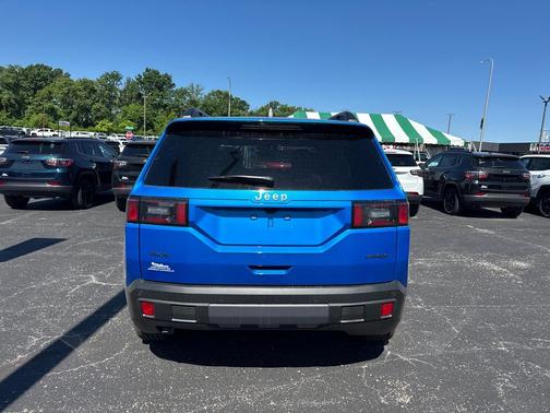 Hydro Blue Pearlcoat 2026 Jeep Cherokee Laredo 4x4