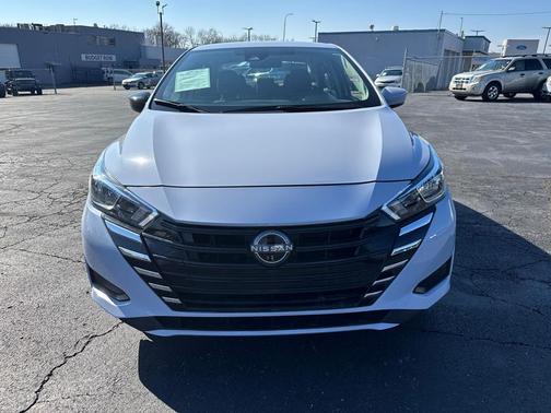 2024 Nissan Versa 1.6 SV