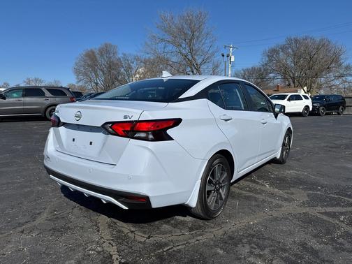 2024 Nissan Versa 1.6 SV
