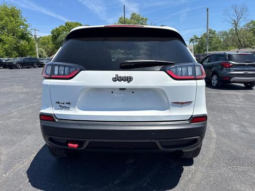 Bright White Clearcoat 2019 Jeep Cherokee Trailhawk