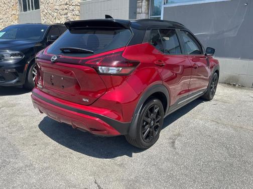 Scarlet Ember Tintcoat/Super Black 2022 Nissan Kicks SR