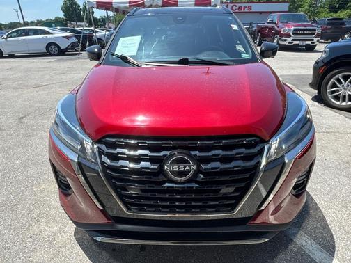 Scarlet Ember Tintcoat/Super Black 2022 Nissan Kicks SR