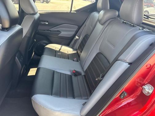 Scarlet Ember Tintcoat/Super Black 2022 Nissan Kicks SR