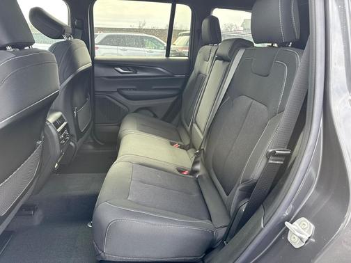 2026 Jeep Grand Cherokee Altitude
