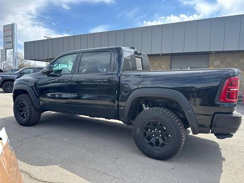 Diamond Black Crystal Pearlcoat 2026 RAM 1500 RHO Crew Cab 4x4 5'7' Box