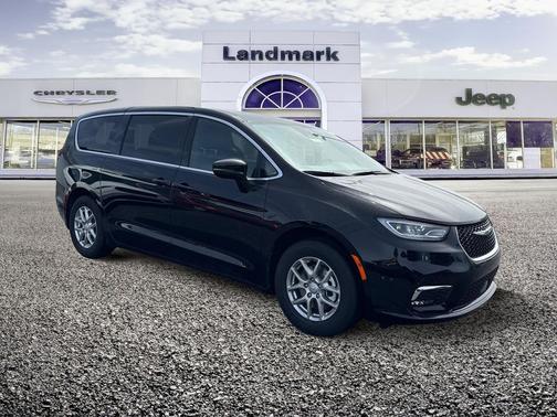 Diamond Black Crystal Pearlcoat 2026 Chrysler Pacifica L