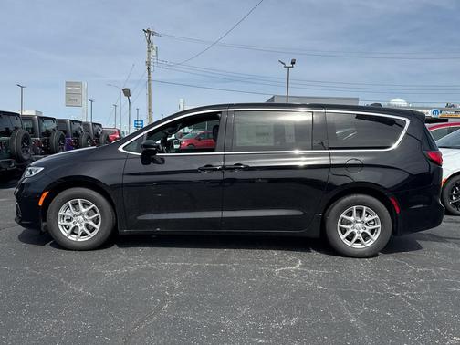 Diamond Black Crystal Pearlcoat 2026 Chrysler Pacifica L