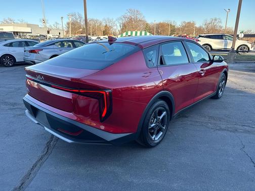 2025 Kia K4 LXS