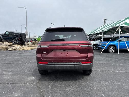 2025 Jeep Grand Cherokee Laredo