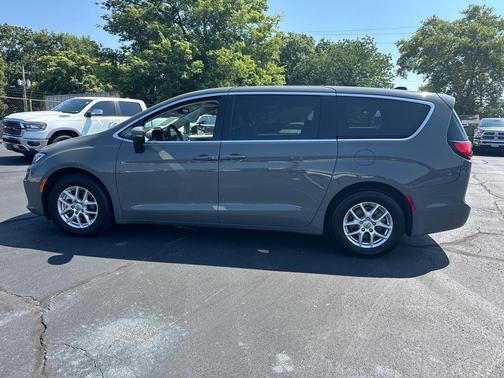 Ceramic Gray Clearcoat 2023 Chrysler Pacifica Touring L