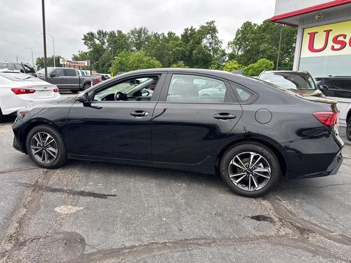 Aurora Black 2024 Kia Forte LXS