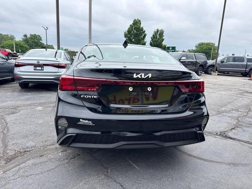 Aurora Black 2024 Kia Forte LXS