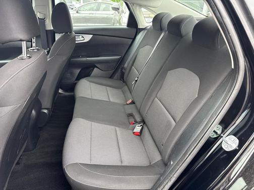 Aurora Black 2024 Kia Forte LXS