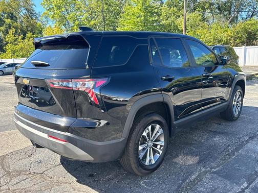 Mosaic Black Metallic 2026 Chevrolet Equinox 1LT