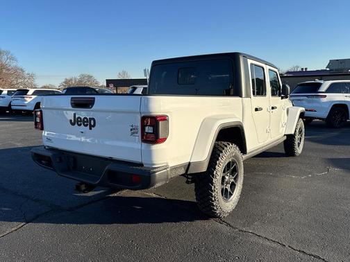 2026 Jeep Gladiator Willys 4x4