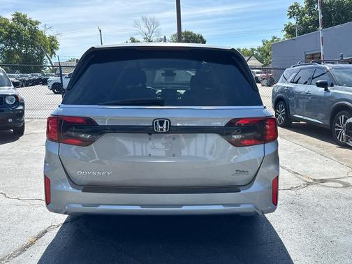 Silver 2025 Honda Odyssey EX-L