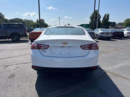 Summit White 2024 Chevrolet Malibu FWD 2LT