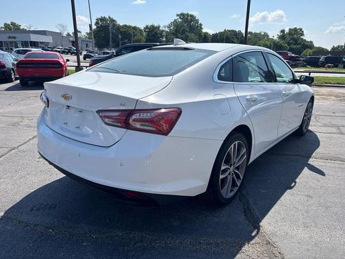 Summit White 2024 Chevrolet Malibu FWD 2LT