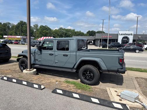 2025 Jeep Gladiator Sport