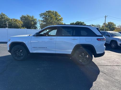 2025 Jeep Grand Cherokee Laredo