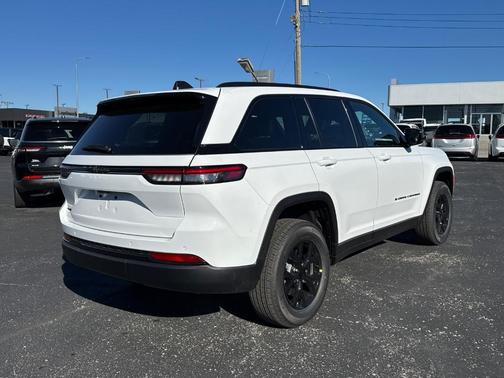 2025 Jeep Grand Cherokee Laredo