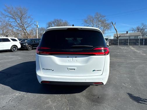 2024 Chrysler Pacifica Hybrid S Appearance Pkg