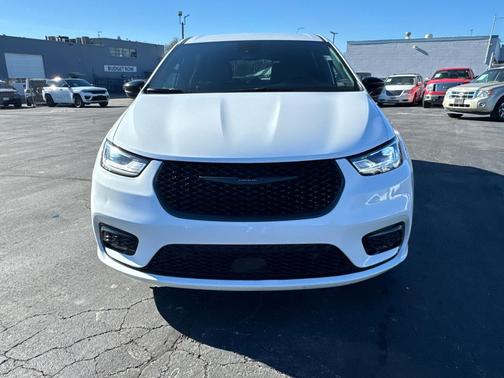 2024 Chrysler Pacifica Hybrid S Appearance Pkg