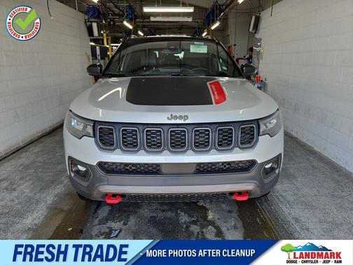 Silver Zynith Metallic Clearcoat 2024 Jeep Compass Trailhawk