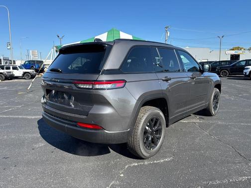 2025 Jeep Grand Cherokee Laredo