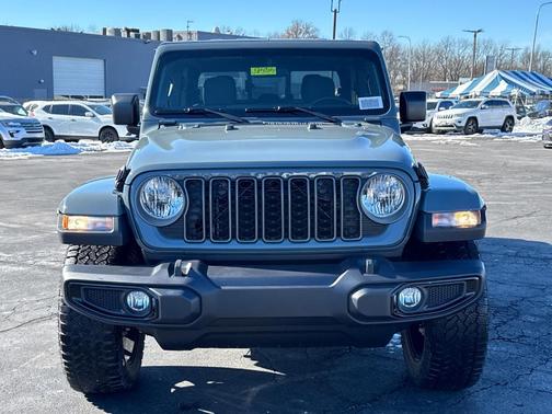 2025 Jeep Gladiator Sport
