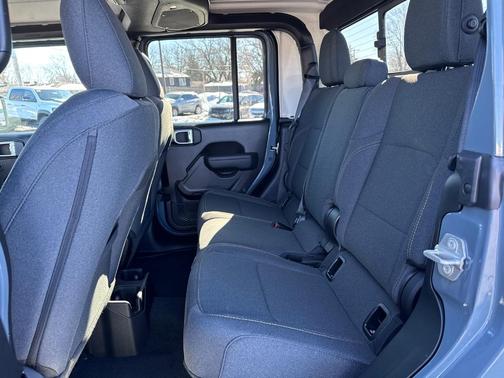2025 Jeep Gladiator Sport
