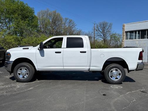2025 RAM 2500 Tradesman Crew Cab 4x4 6'4' Box