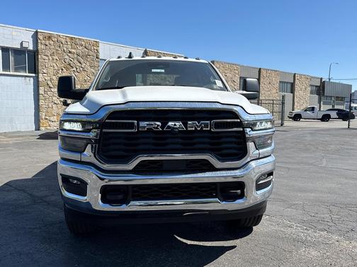 2025 RAM 2500 Tradesman Crew Cab 4x4 6'4' Box